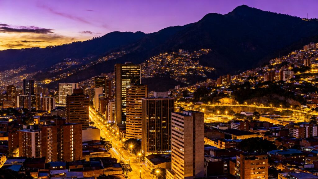 Parque Lleras Medellín safety guide for night visitors