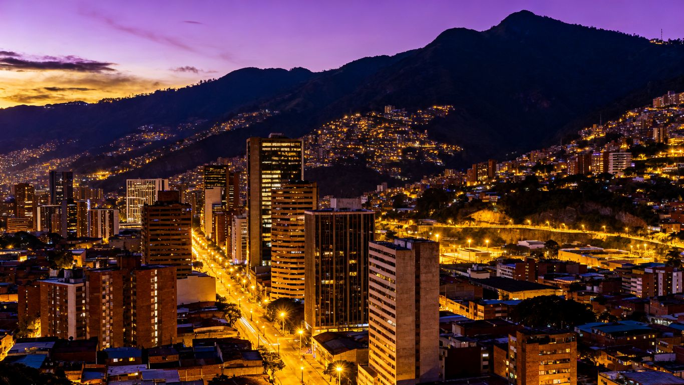 Parque Lleras Medellín safety guide for night visitors