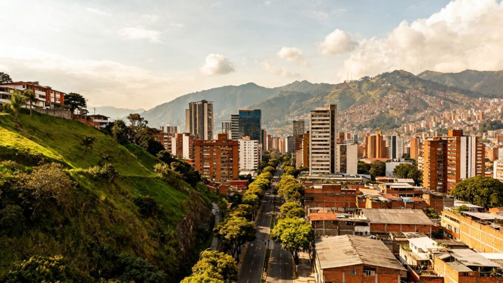 El Poblado vs Laureles Medellin neighborhood guide: Which area is right for you?