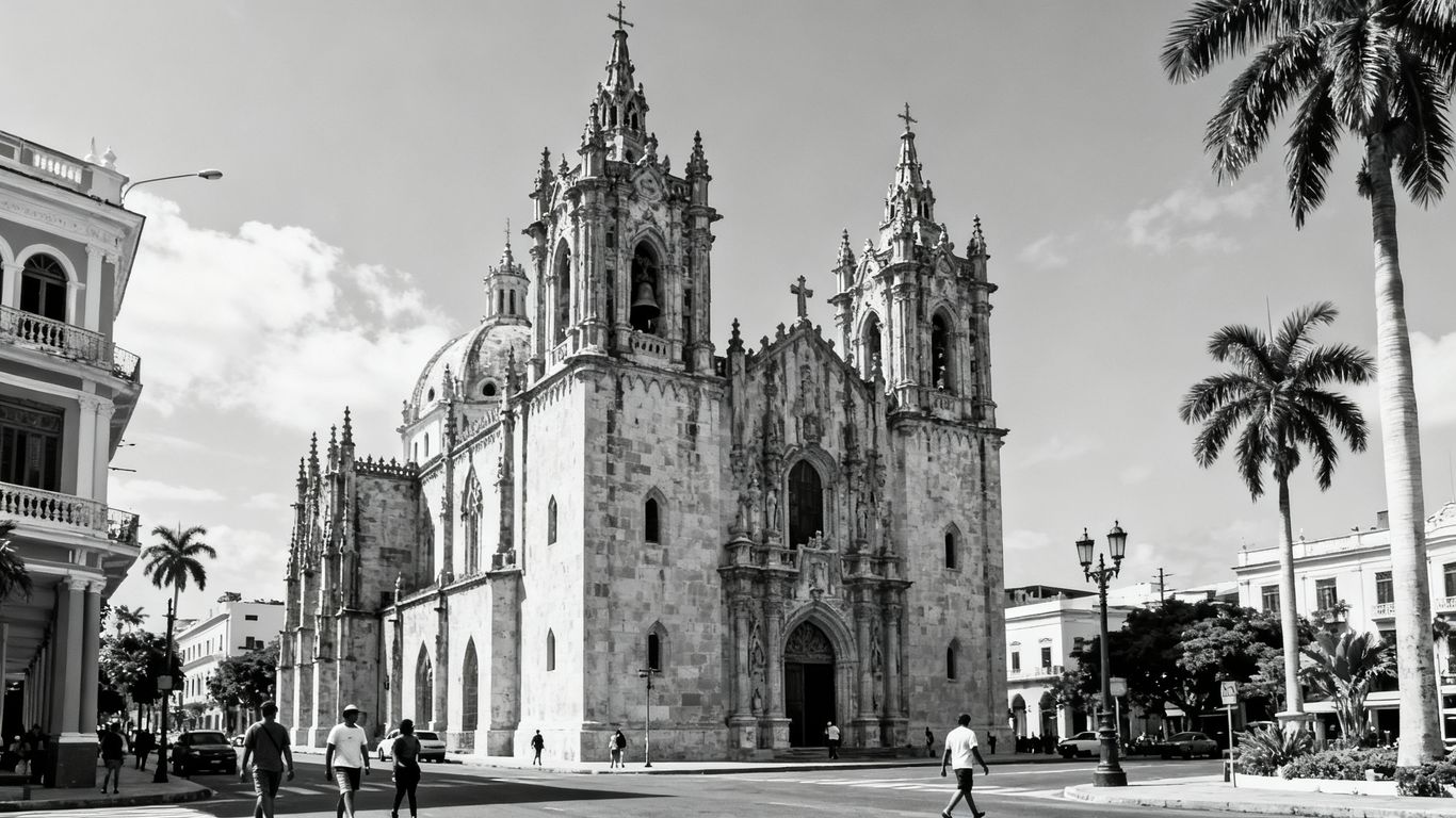 What can you see at Palacio de la Cultura Rafael Uribe Uribe in Medellín?